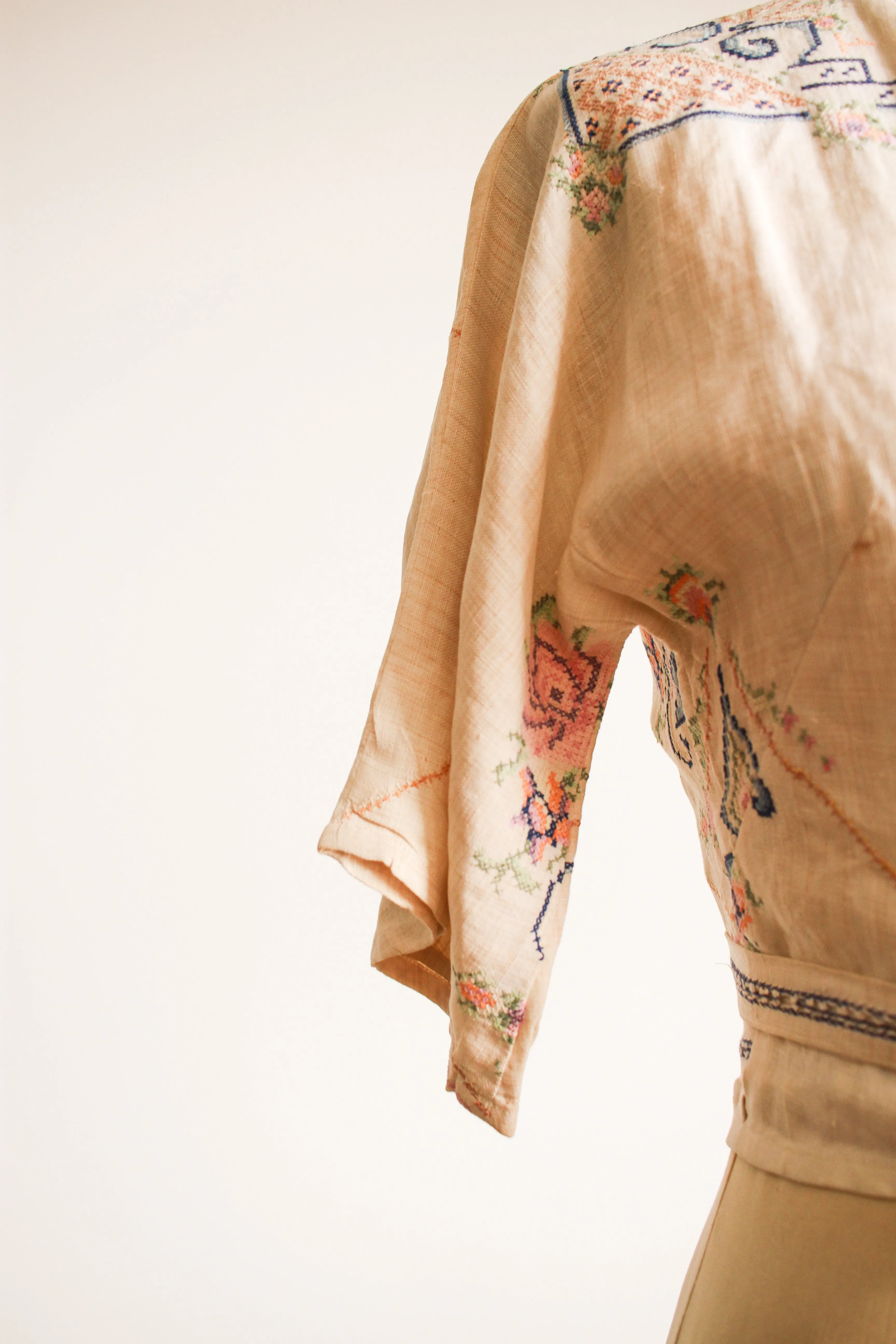 1940s Embroidered Tablecloth Wrap Blouse