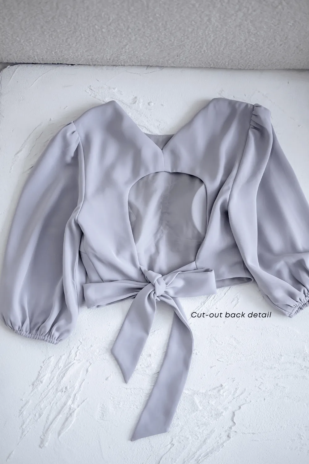 CREST PADDED TIE-BACK SLEEVE TOP IN WHITE