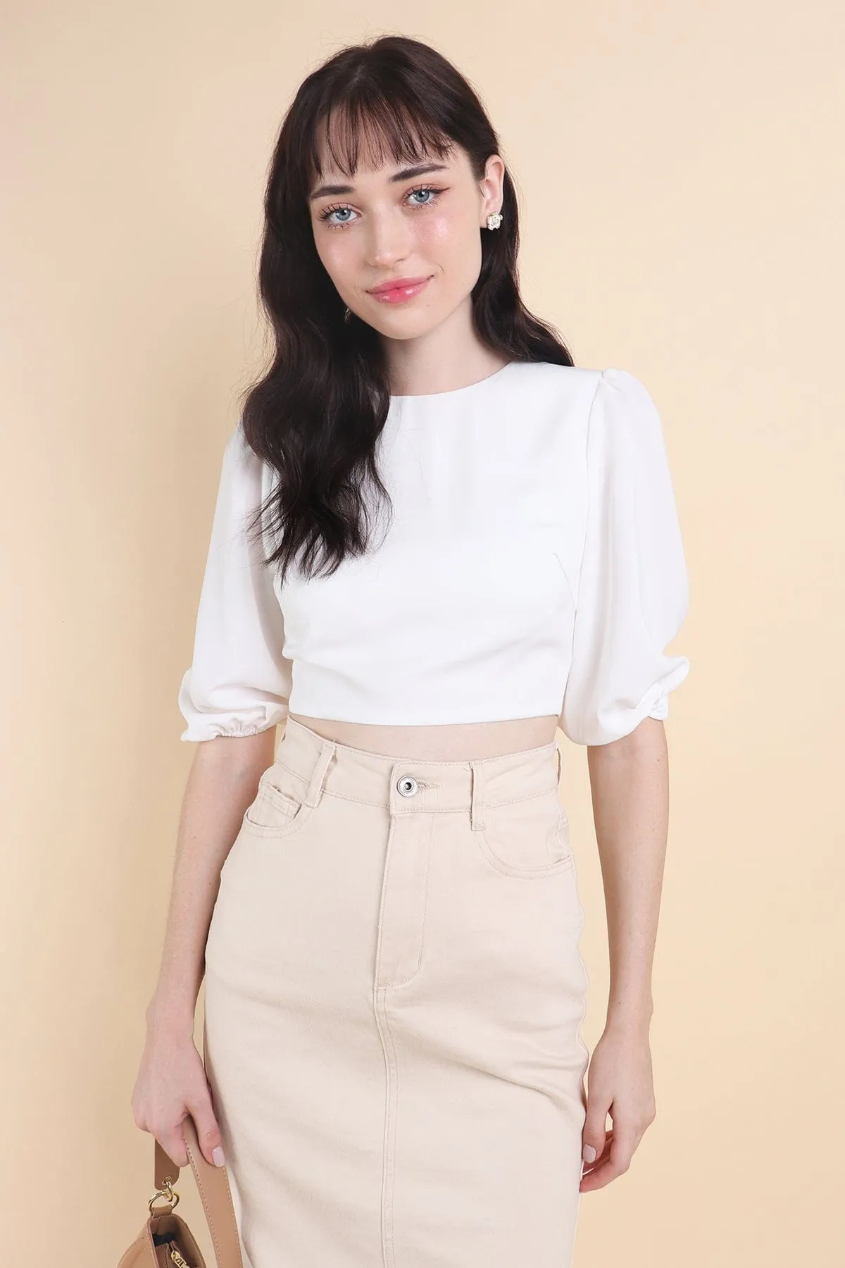CREST PADDED TIE-BACK SLEEVE TOP IN WHITE