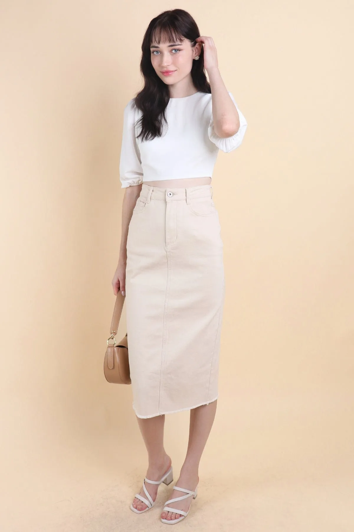 CREST PADDED TIE-BACK SLEEVE TOP IN WHITE