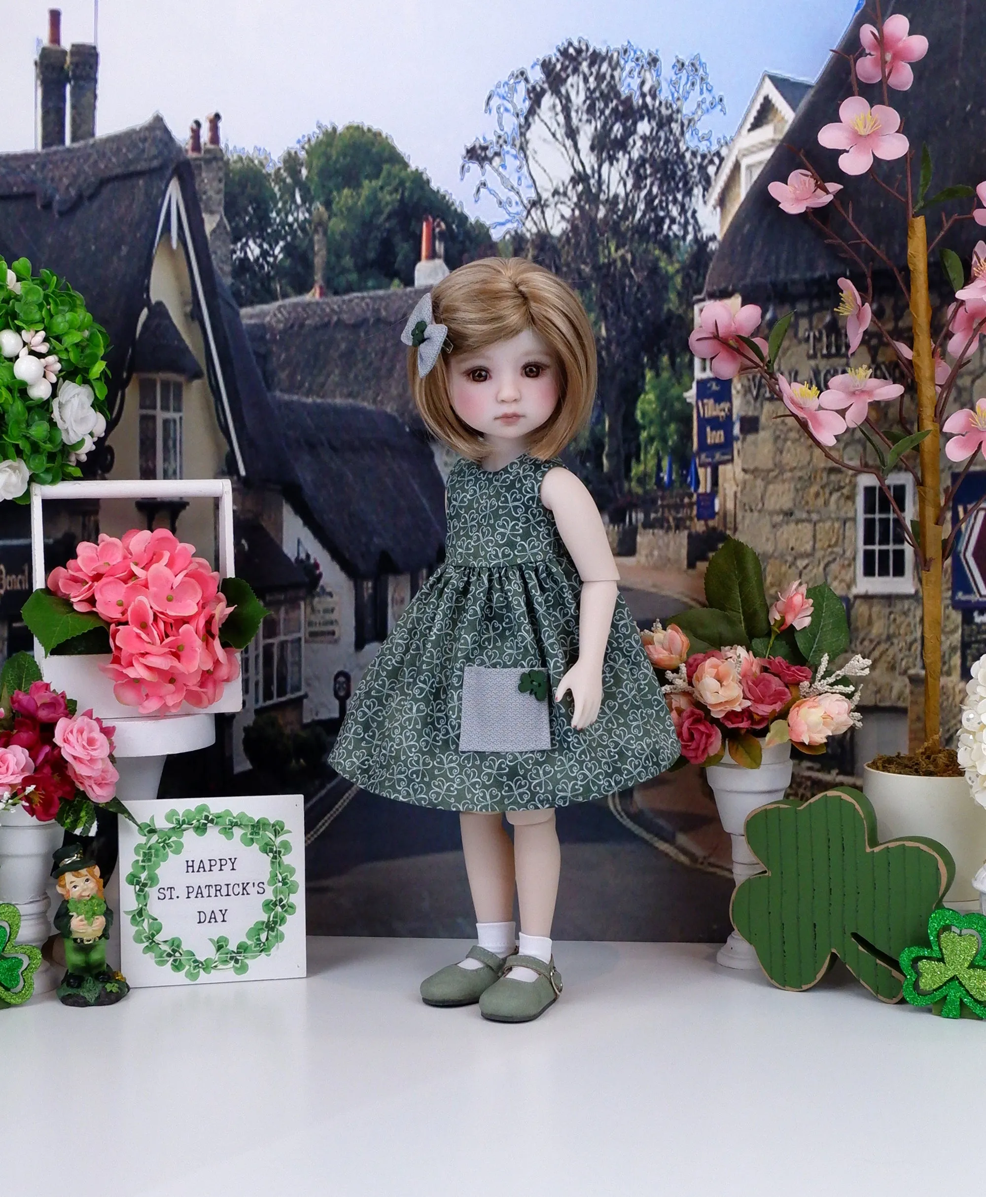Lucky Trefoil - dress with shoes for Ruby Red Fashion Friends doll