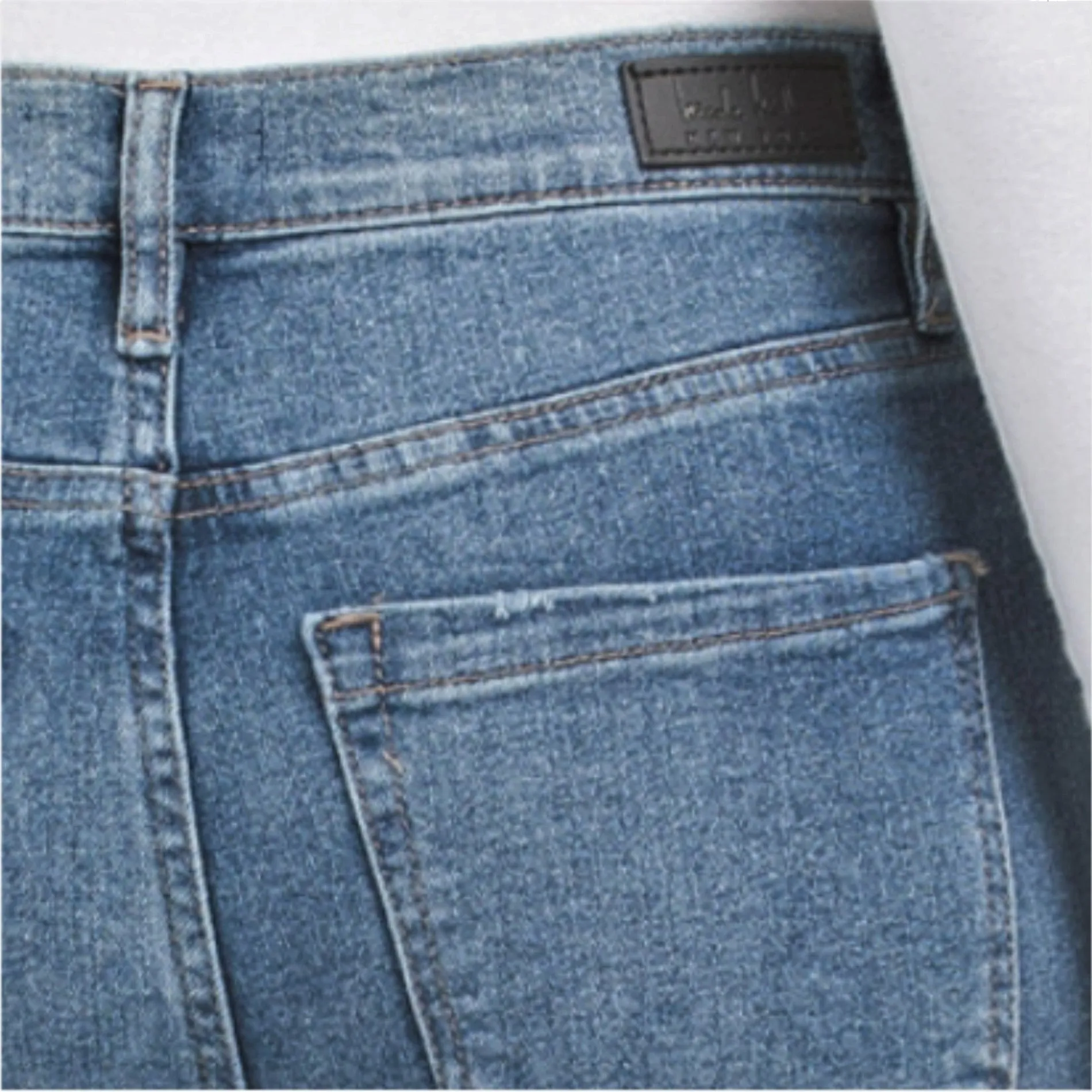 Nicole Miller Women's Soho High Rise Frayed Cuffs Cropped Skinny Jeans