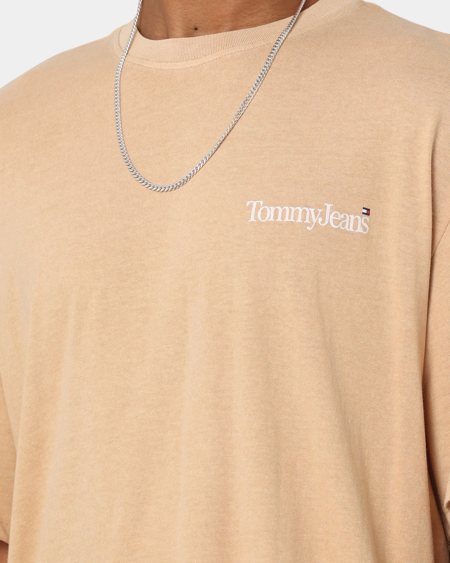 Tommy Jeans TJM Skater Serif Back Logo T-Shirt Trench